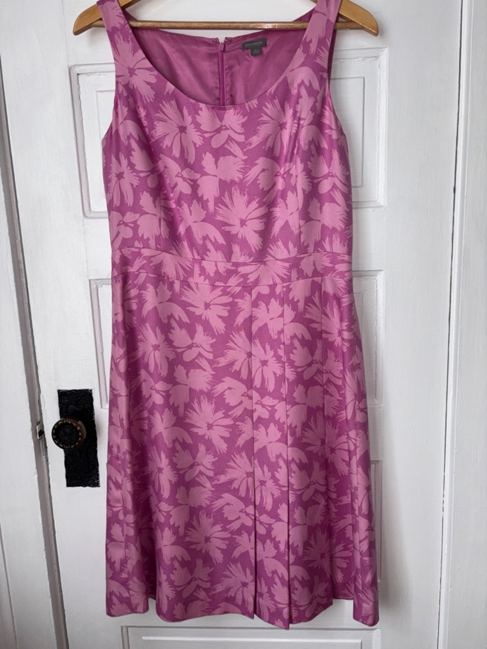 ANN TAYLOR 100% SILK SLEEVELESS FLORAL DRESS